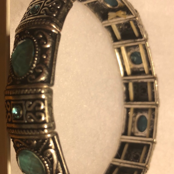 Silver with emeralds bracelet - Picture 3 of 3